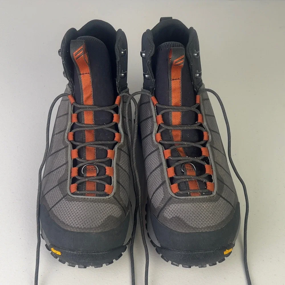 Simms Flyweight Wading Boots Mens 11 Grey Vibram Sole Fishing 40211-00 Outdoor